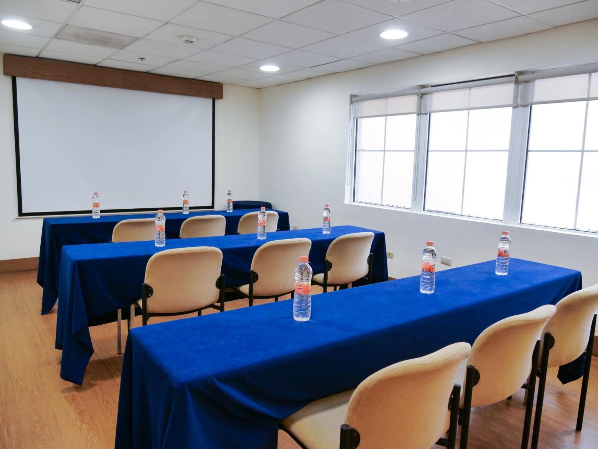 蒙特雷加莱里亚斯圣赫罗尼莫智选假日酒店 外观 照片